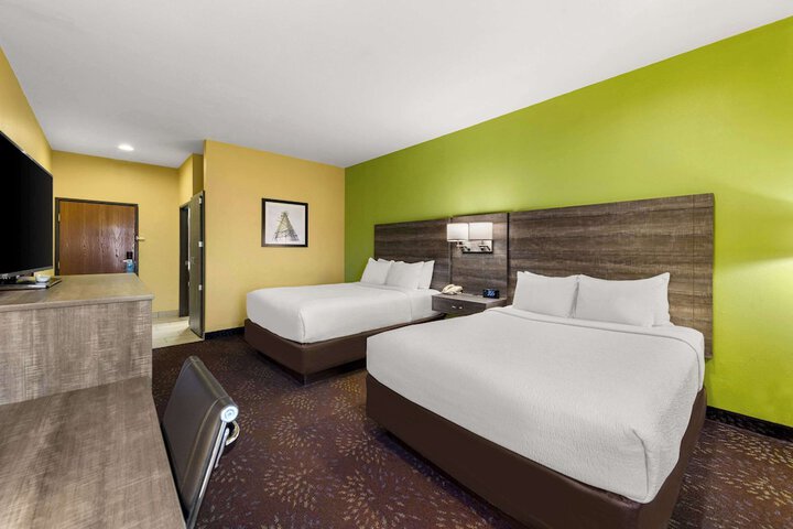 2 Queen Beds (4 of 9)