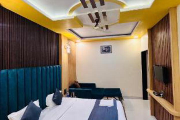 Room 15 of 16