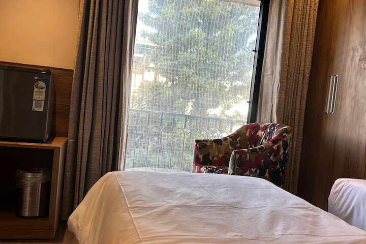 Room 11 of 20