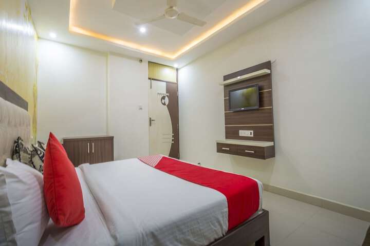 Room 6 of 11