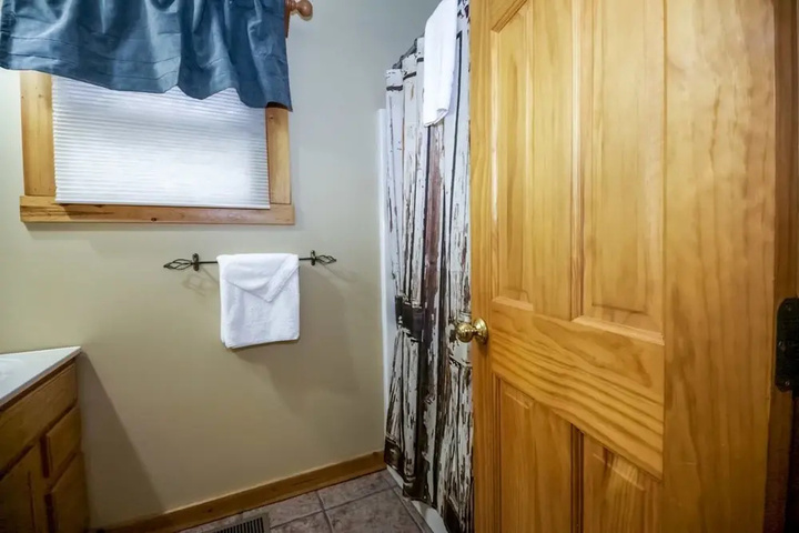 Room 7 of 18