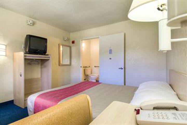 Room 7 of 28