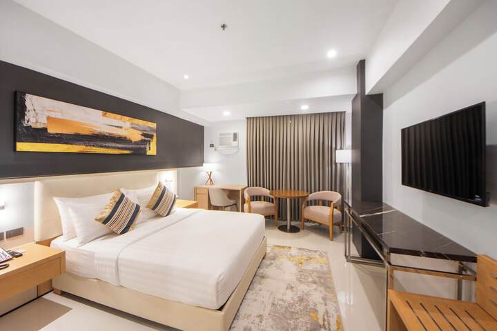 Room 4 of 8