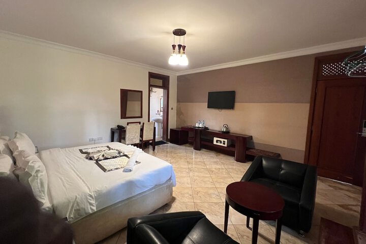 Room 4 of 37