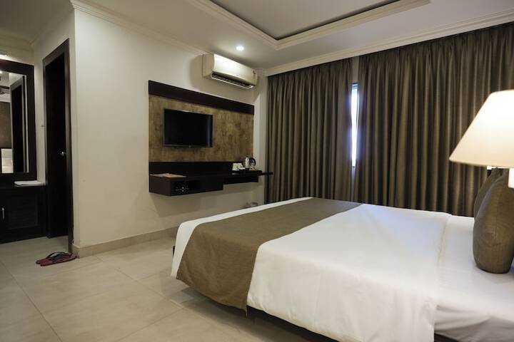 Room 15 of 25