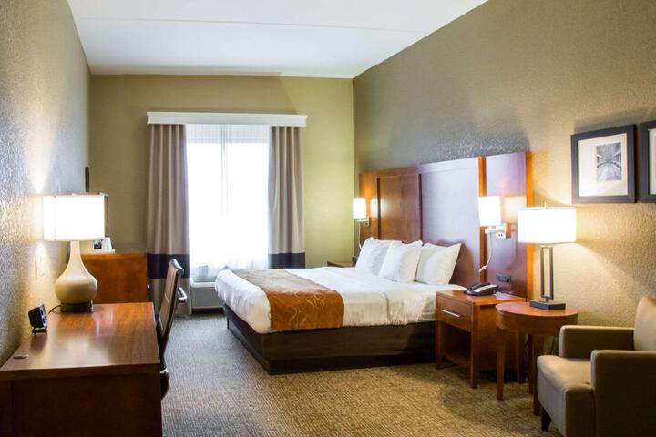 1 King Bed Accessible (2 of 12)