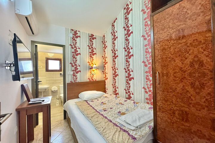 Room 49 of 85