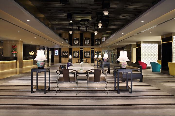 Entrance & Lobby
