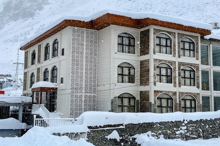 Hotel 11 of 13