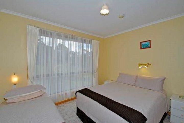 Room 8 of 33