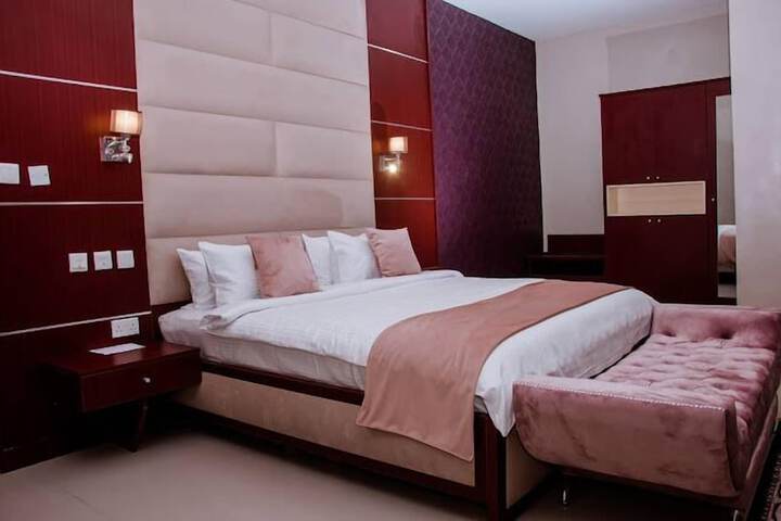 Room 8 of 42