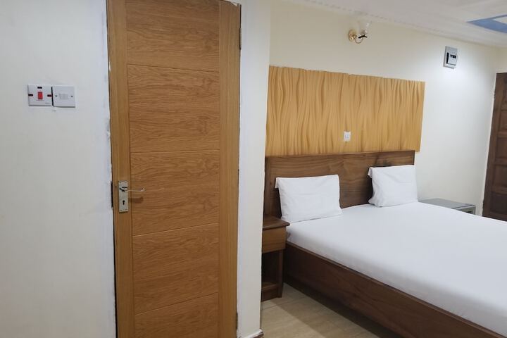 Room 7 of 71