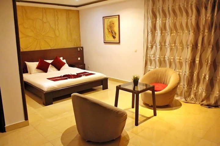 Room 25 of 47