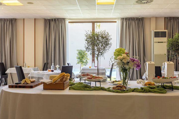 Dining 69 of 76