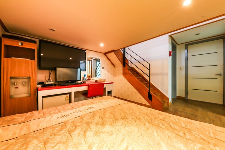 Room 28 of 47