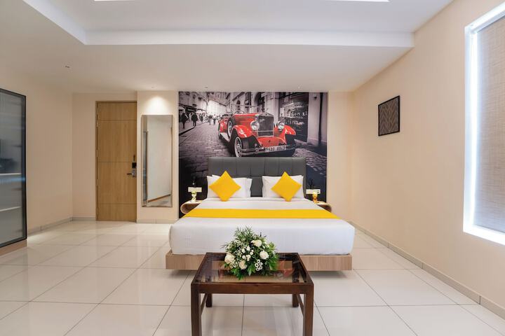 Room 13 of 33
