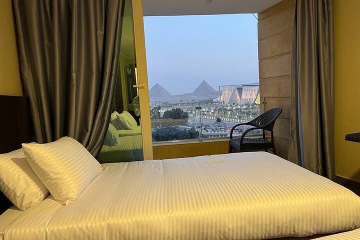Room 10 of 28