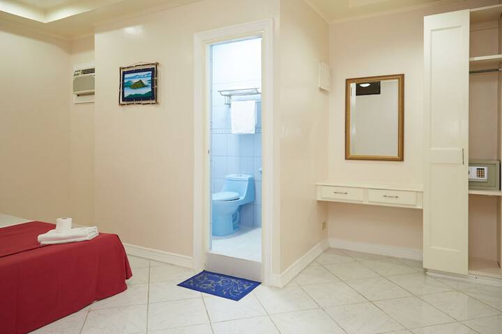 Room 3 of 38