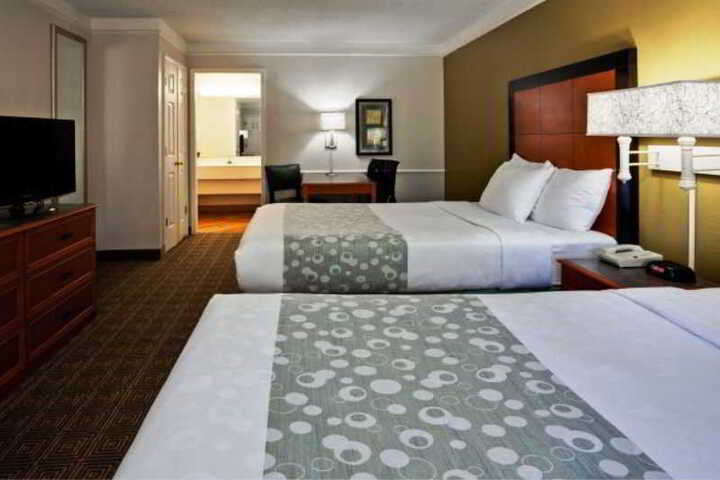 2 Double Beds (2 of 10)