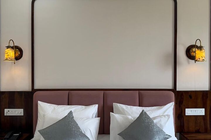 Room 16 of 28
