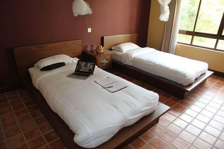 Room 3 of 9