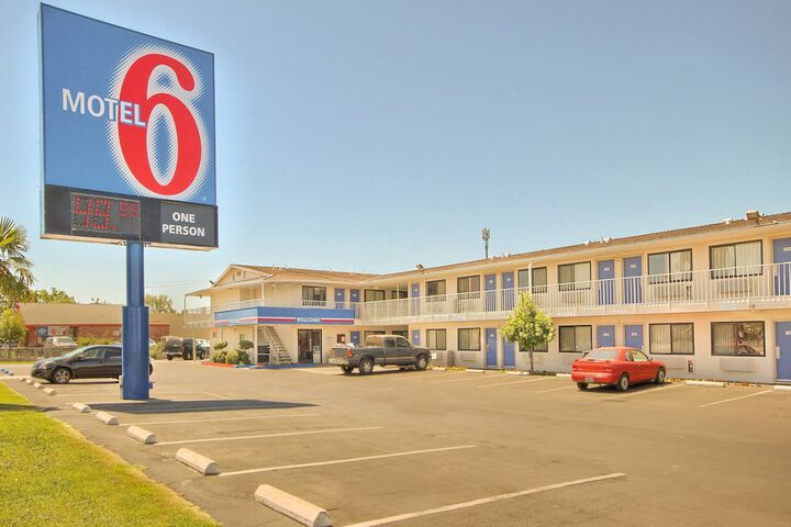 Motel 6 Fresno CA - Blackstone North