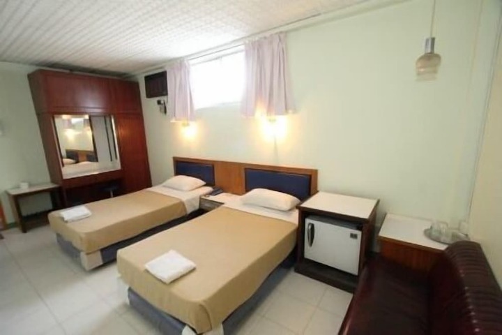 Room 5 of 13