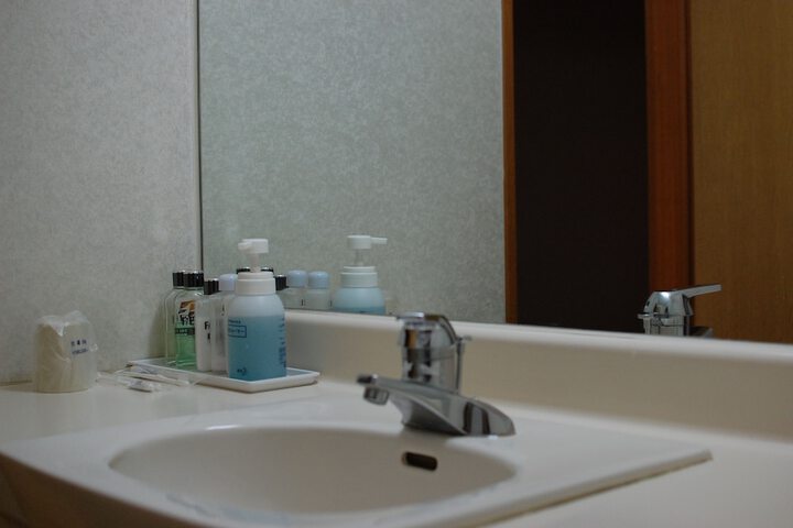 Room 7 of 16