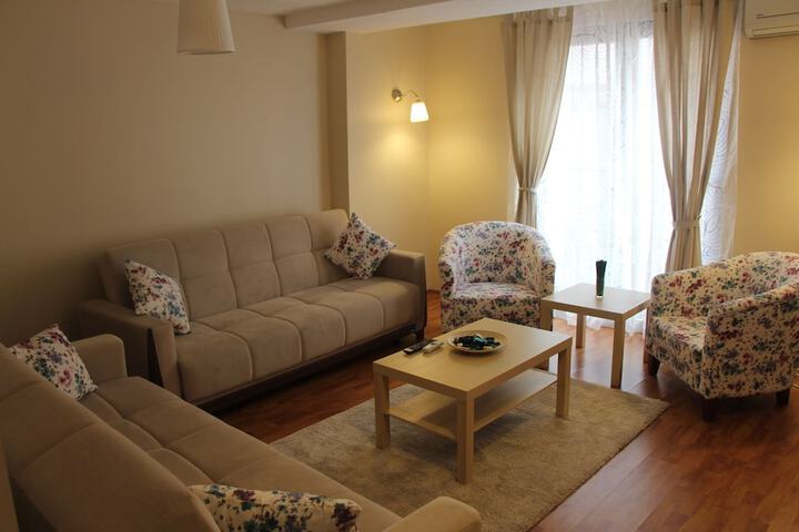 Room 3 of 37