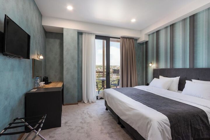Room 6 of 70
