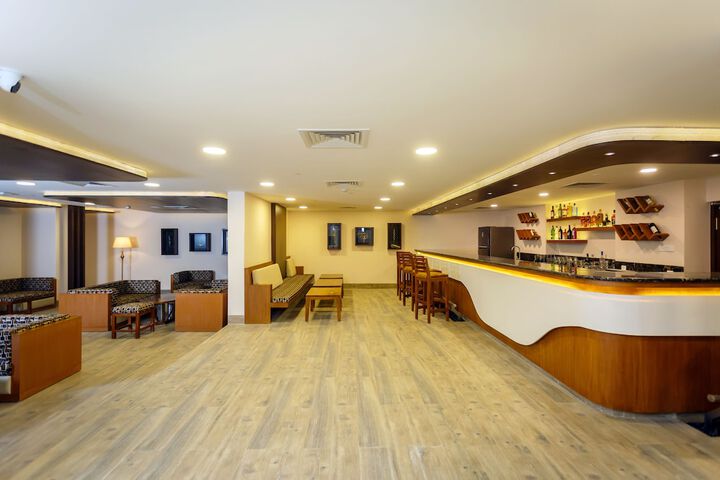 Lounge 95 of 119