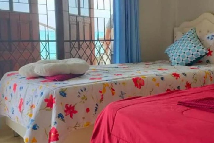 Room 3 of 77