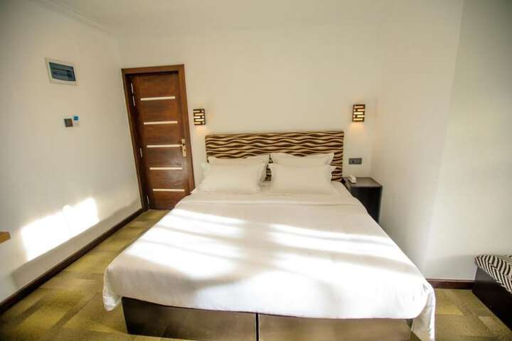 Room 4 of 12