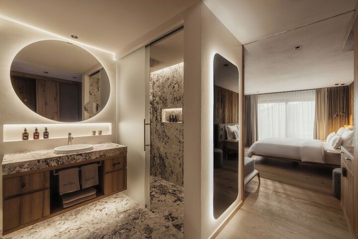 Room 48 of 92