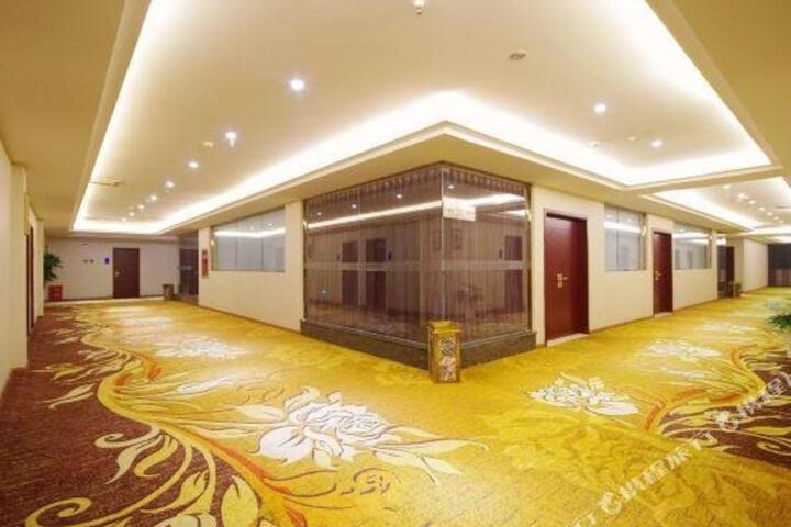 xty Holiday Hotel