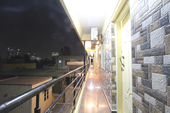 Room 8 of 9
