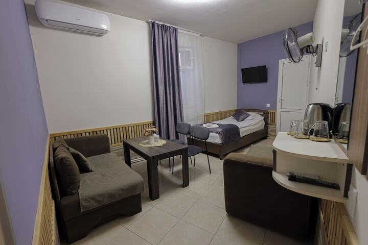 Room 42 of 101