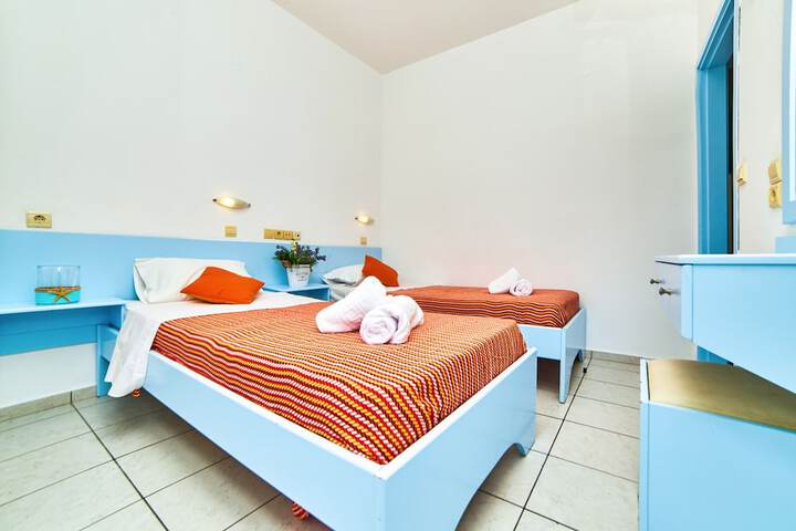 Room 10 of 27