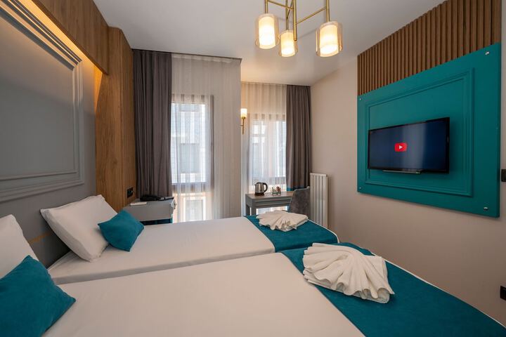 Room 9 of 32