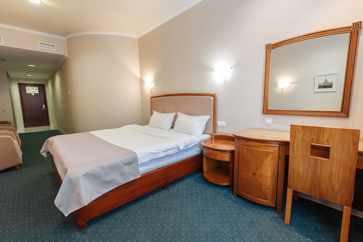 Room 15 of 96