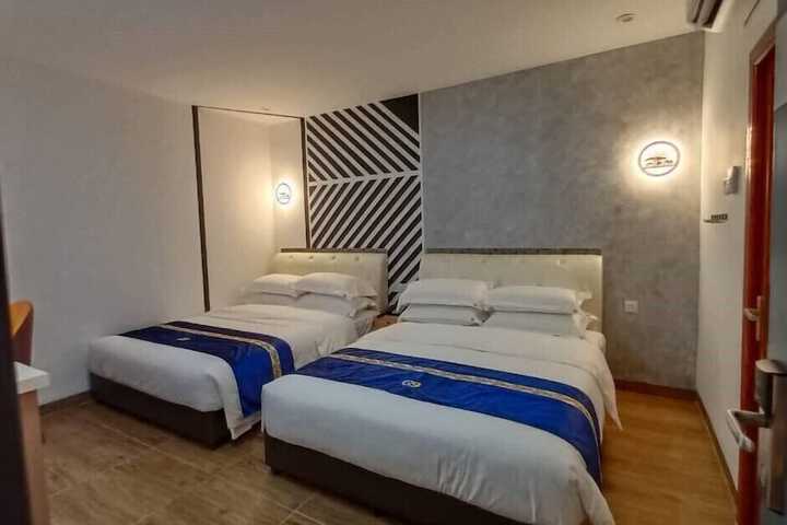 Room 10 of 36
