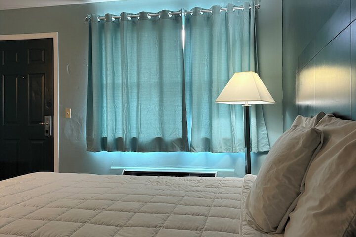 Room 23 of 28