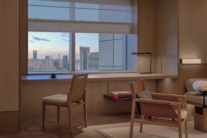 Room 53 of 98