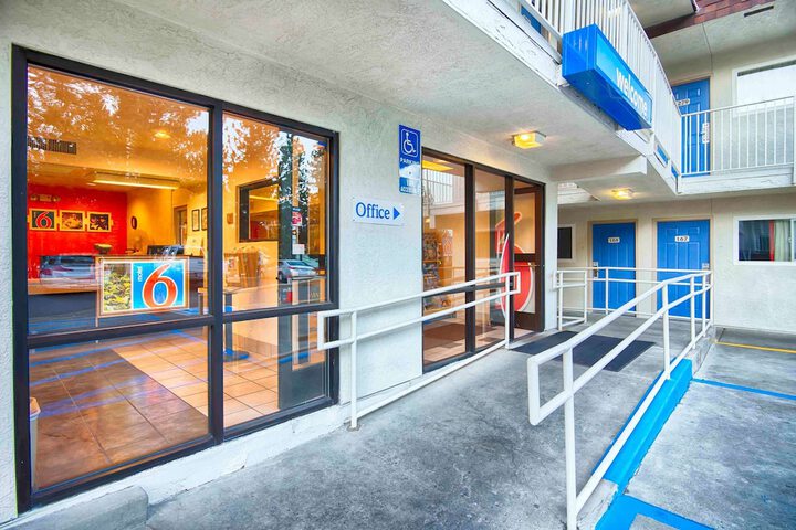 Hotel Entry