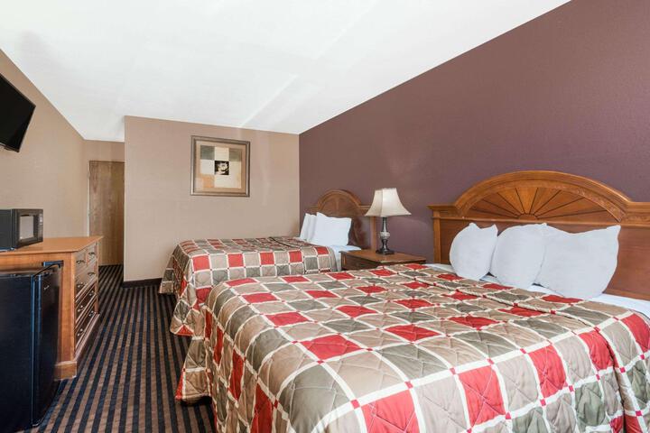 1 Queen Bed Mobility Accessible (10 of 11)