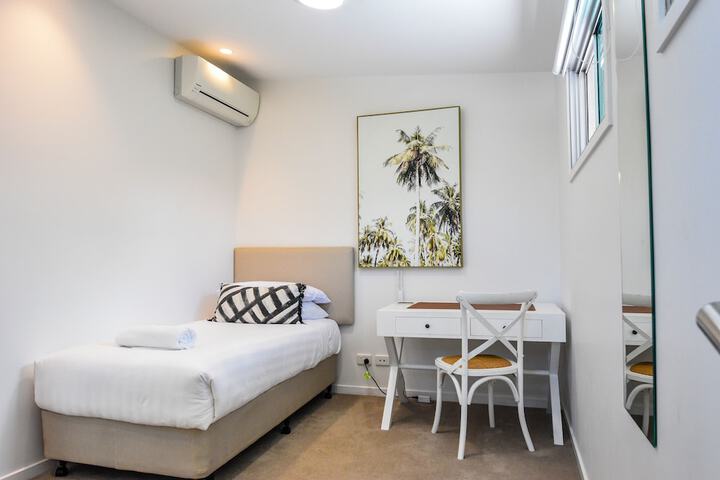 Room 30 of 94