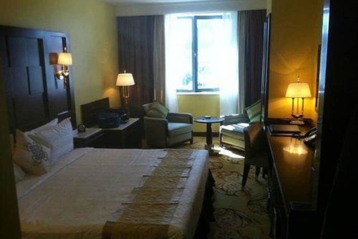 Room 15 of 37