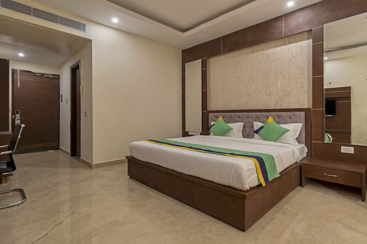 Room 12 of 48