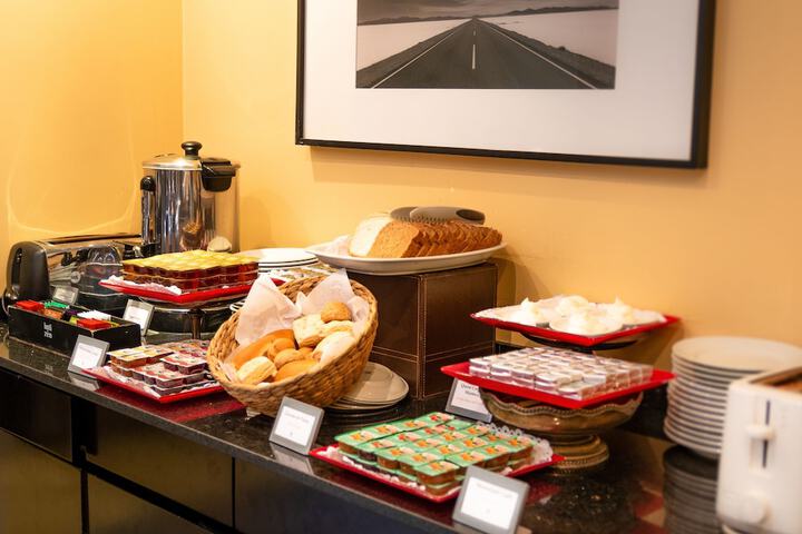 Breakfast/Coffee Service 25 of 33