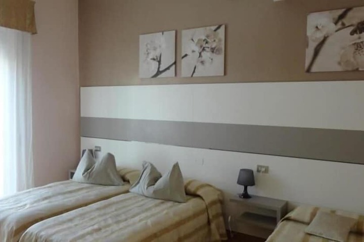 Room 8 of 61